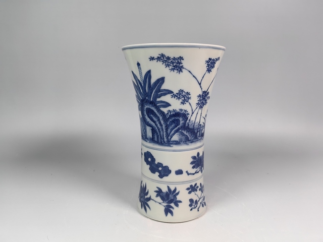 古玩陶瓷清末民初洞石芭蕉花卉紋青花花觚真品鑒賞圖