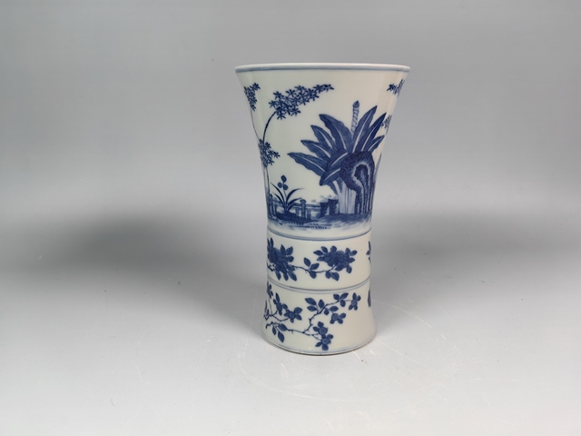 古玩陶瓷清末民初洞石芭蕉花卉紋青花花觚真品鑒賞圖