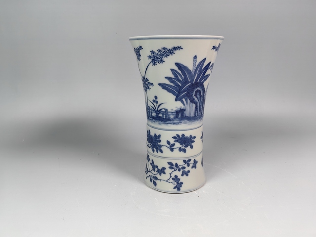 古玩陶瓷清末民初洞石芭蕉花卉紋青花花觚真品鑒賞圖