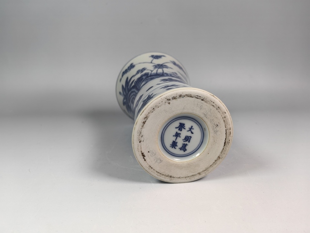 古玩陶瓷清末民初洞石芭蕉花卉紋青花花觚真品鑒賞圖