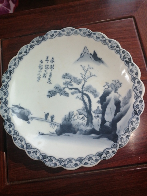 古玩陶瓷人物山水紋青花盤真品鑒賞圖