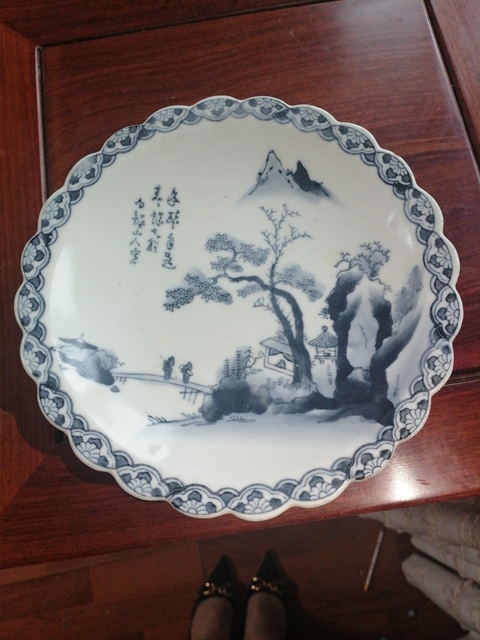 古玩陶瓷人物山水紋青花盤真品鑒賞圖