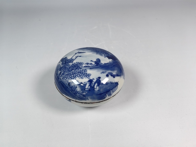 古玩陶瓷清晚風(fēng)景山水人物紋青花印泥盒真品鑒賞圖
