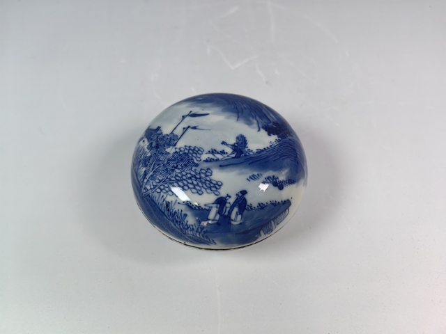 古玩陶瓷清晚風(fēng)景山水人物紋青花印泥盒真品鑒賞圖