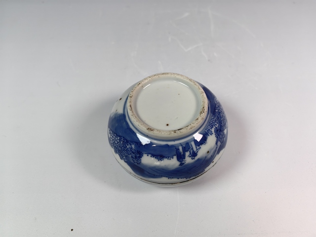 古玩陶瓷清晚風(fēng)景山水人物紋青花印泥盒真品鑒賞圖