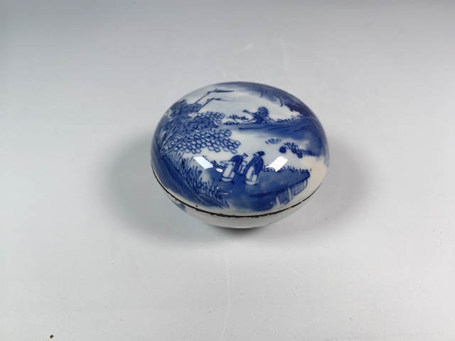 古玩陶瓷清晚風(fēng)景山水人物紋青花印泥盒真品鑒賞圖