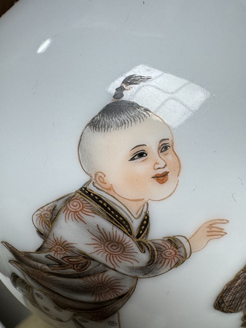 古玩陶瓷礬紅墨彩描金嬰戲圖賞瓶真品鑒賞圖