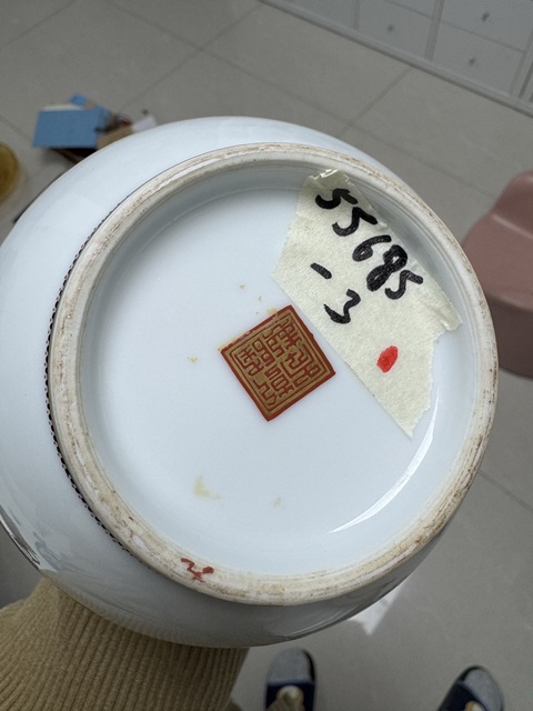 古玩陶瓷礬紅墨彩描金嬰戲圖賞瓶真品鑒賞圖