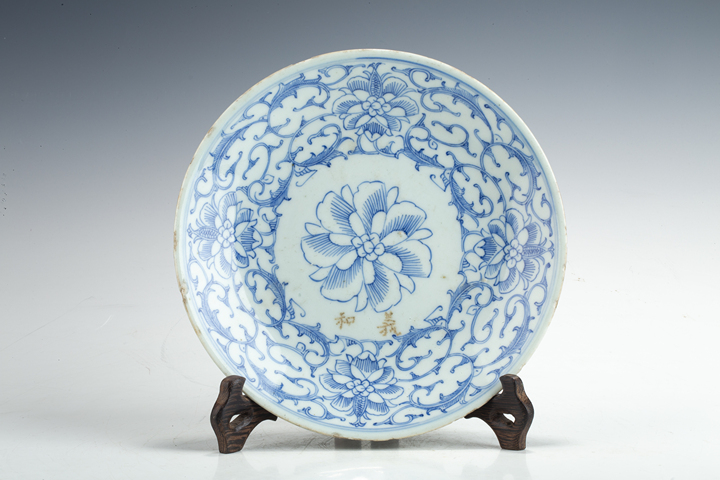 古玩陶瓷清中·青花纏枝花卉紋盤
真品鑒賞圖