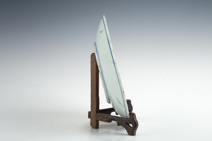 古玩陶瓷清中·青花纏枝花卉紋盤
真品鑒賞圖