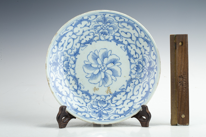 古玩陶瓷清中·青花纏枝花卉紋盤
真品鑒賞圖