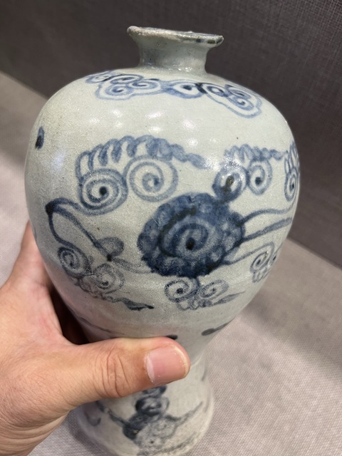 古玩陶瓷明代青花纏枝花卉紋梅瓶真品鑒賞圖