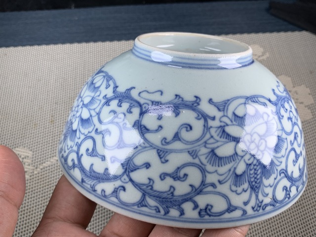 古玩陶瓷花卉紋青花碗真品鑒賞圖