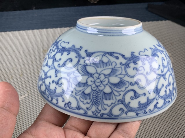 古玩陶瓷花卉紋青花碗真品鑒賞圖
