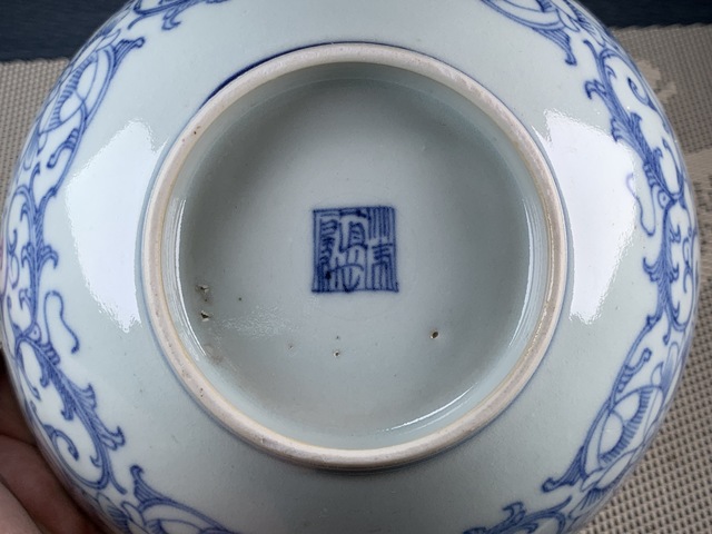 古玩陶瓷花卉紋青花碗真品鑒賞圖