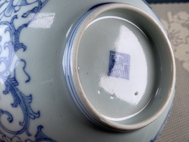 古玩陶瓷花卉紋青花碗真品鑒賞圖