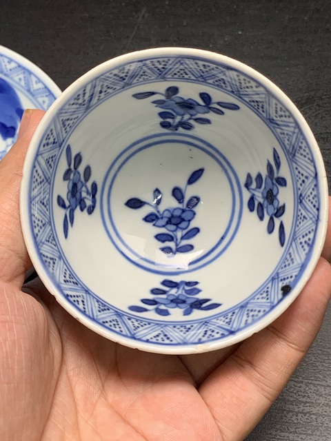 古玩陶瓷刀馬人青花盤真品鑒賞圖