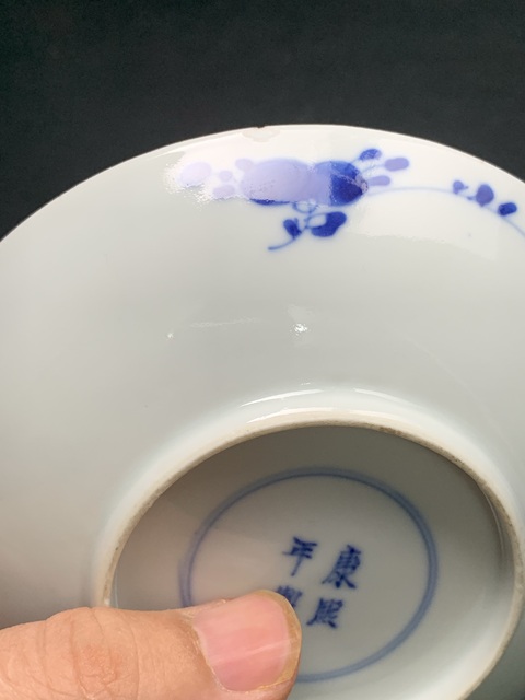 古玩陶瓷刀馬人青花盤真品鑒賞圖