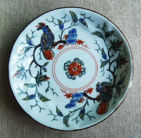 古玩陶瓷五彩鸚鵡鬧春小盤真品鑒賞圖