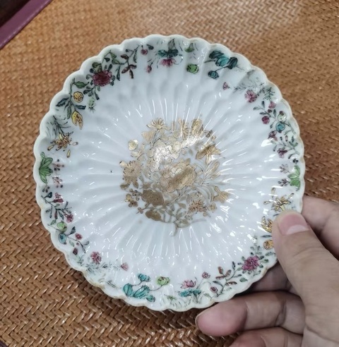 古玩陶瓷粉彩描金花卉紋盤真品鑒賞圖