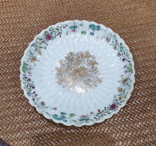 古玩陶瓷粉彩描金花卉紋盤真品鑒賞圖