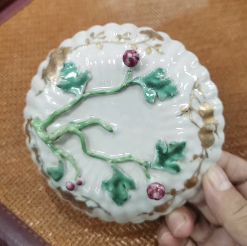 古玩陶瓷粉彩描金花卉紋盤真品鑒賞圖