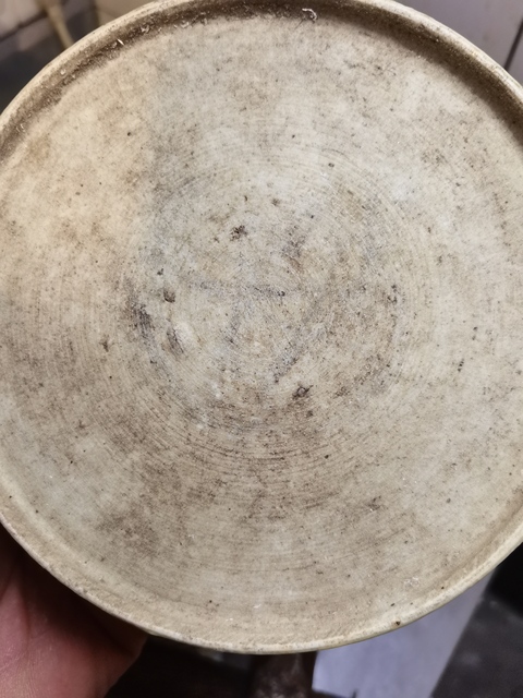 古玩陶瓷纏枝花卉紋青花水盂真品鑒賞圖