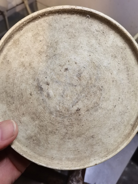 古玩陶瓷纏枝花卉紋青花水盂真品鑒賞圖