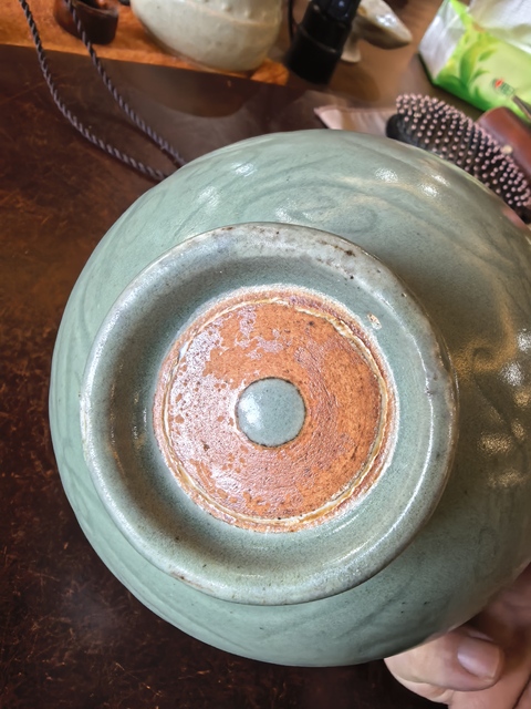 古玩陶瓷龍泉青釉剃刻人物大碗真品鑒賞圖
