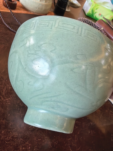 古玩陶瓷龍泉青釉剃刻人物大碗真品鑒賞圖