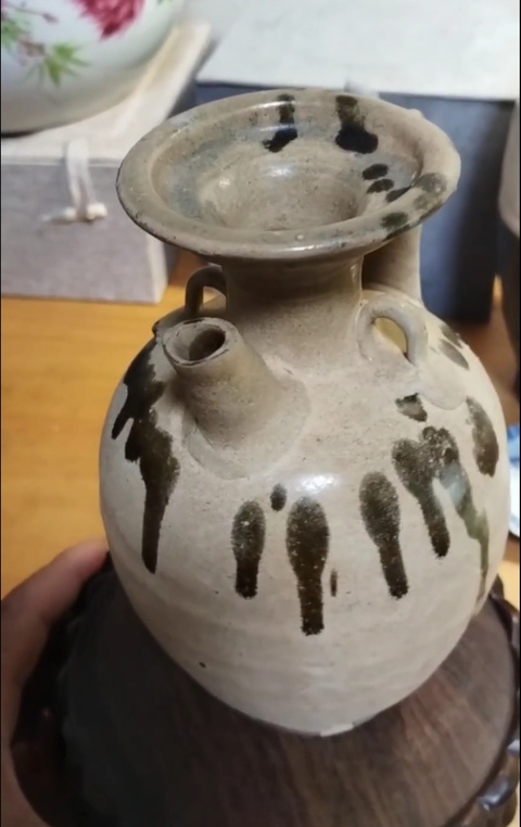 古玩陶瓷唐五代-越窯青釉褐彩執(zhí)壺拍賣，當(dāng)前價格15800元