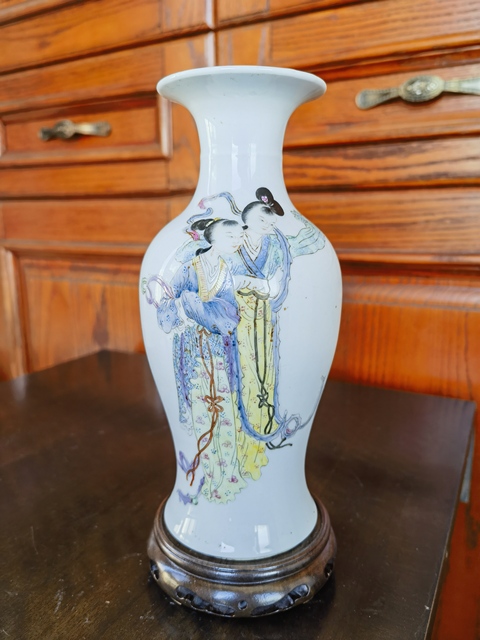 古玩陶瓷粉彩二喬圖觀音瓶真品鑒賞圖