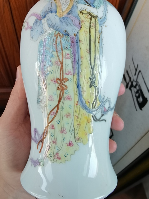 古玩陶瓷粉彩二喬圖觀音瓶真品鑒賞圖