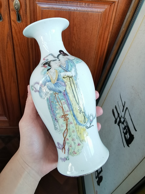 古玩陶瓷粉彩二喬圖觀音瓶真品鑒賞圖