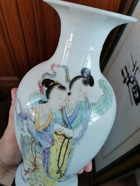 古玩陶瓷粉彩二喬圖觀音瓶真品鑒賞圖