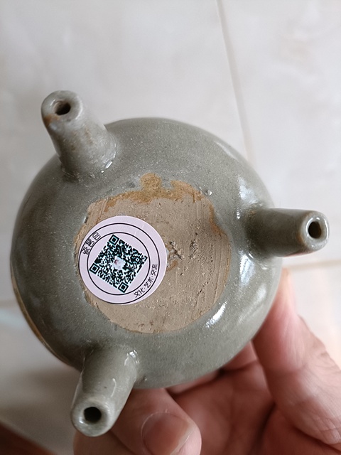 古玩陶瓷龍泉青瓷鼎式爐真品鑒賞圖