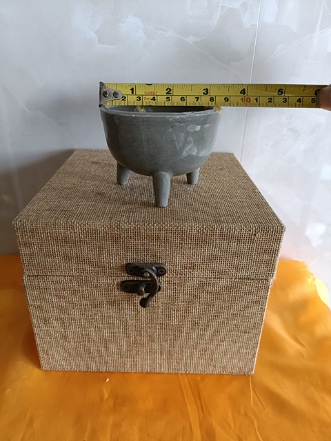古玩陶瓷龍泉青瓷鼎式爐真品鑒賞圖