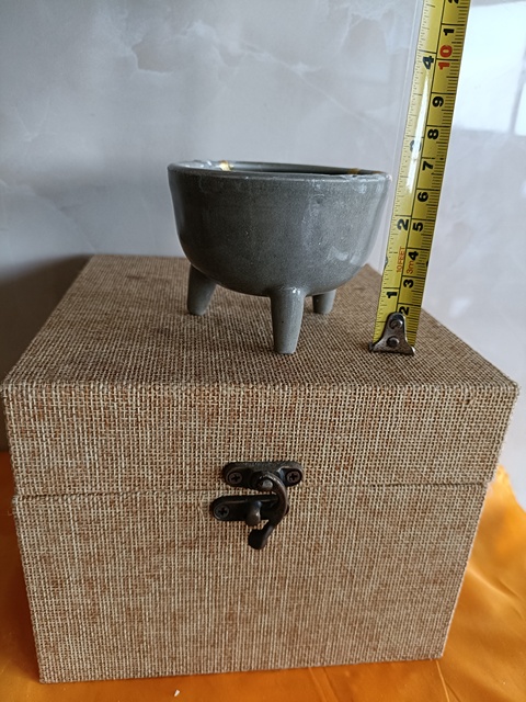 古玩陶瓷龍泉青瓷鼎式爐真品鑒賞圖
