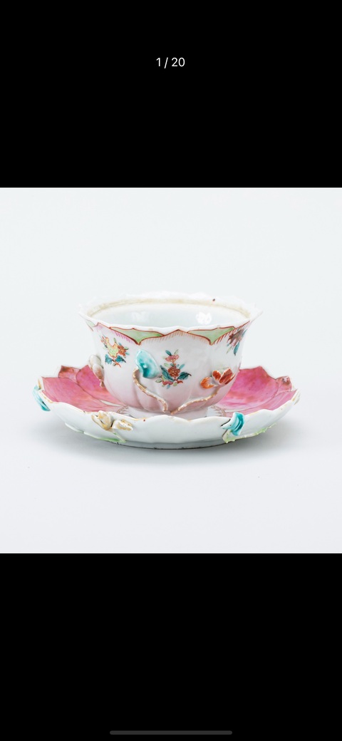 古玩陶瓷蓮瓣花卉堆塑粉彩杯盤真品鑒賞圖