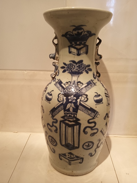 古玩陶瓷青花瓶真品鑒賞圖