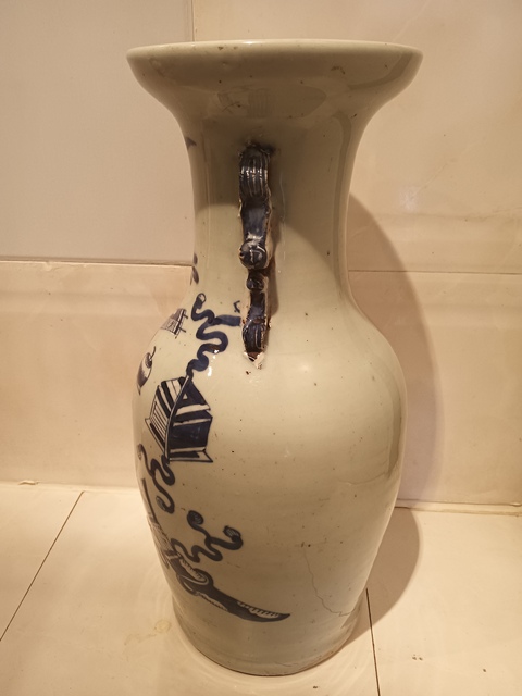 古玩陶瓷青花瓶真品鑒賞圖