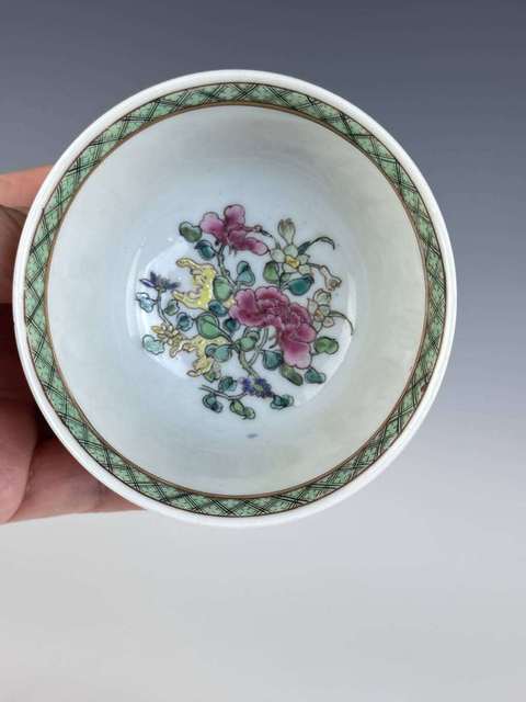 古玩陶瓷清雍正 廣彩琺瑯彩花卉紋杯碟一組真品鑒賞圖