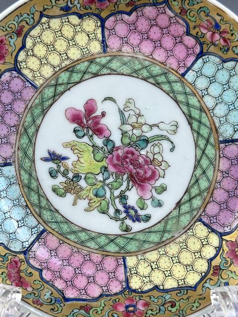 古玩陶瓷清雍正 廣彩琺瑯彩花卉紋杯碟一組真品鑒賞圖