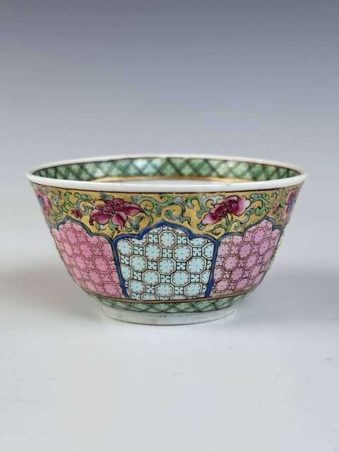 古玩陶瓷清雍正 廣彩琺瑯彩花卉紋杯碟一組真品鑒賞圖