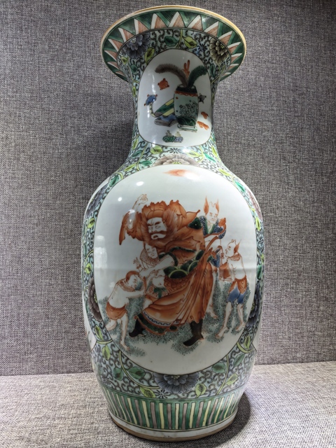古玩陶瓷鐘馗紋五彩撇口瓶真品鑒賞圖