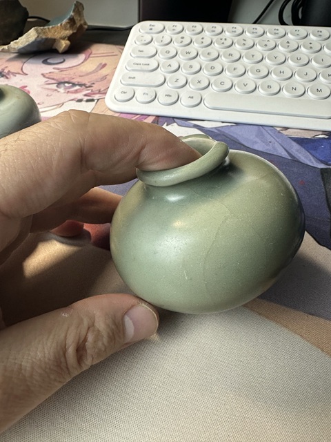 古玩陶瓷龍泉窯青釉水盂真品鑒賞圖