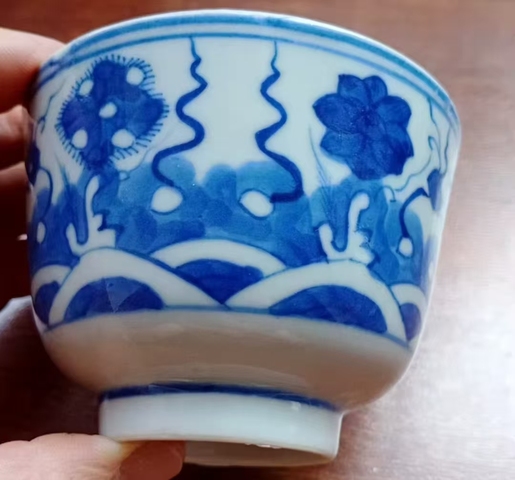古玩陶瓷晚清青花杯真品鑒賞圖