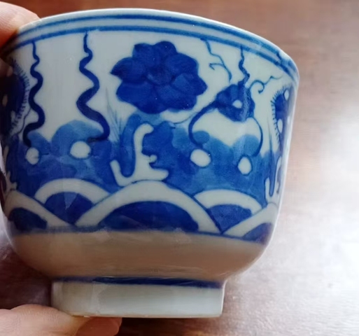 古玩陶瓷晚清青花杯真品鑒賞圖