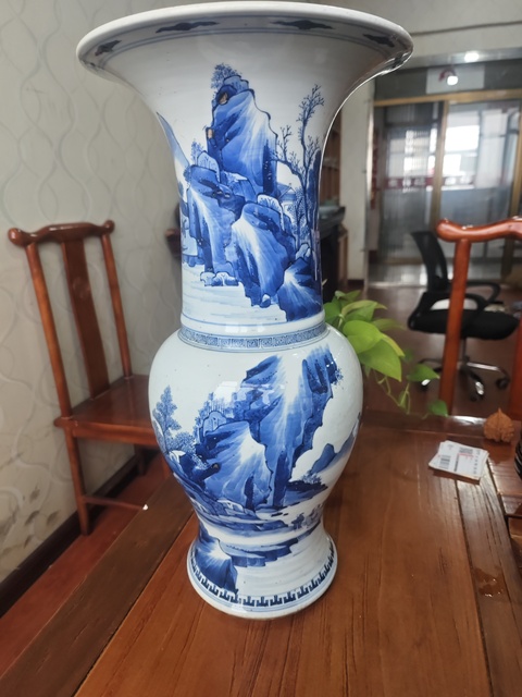 古玩陶瓷山水紋青花鳳尾尊真品鑒賞圖
