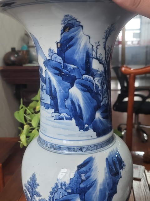古玩陶瓷山水紋青花鳳尾尊真品鑒賞圖